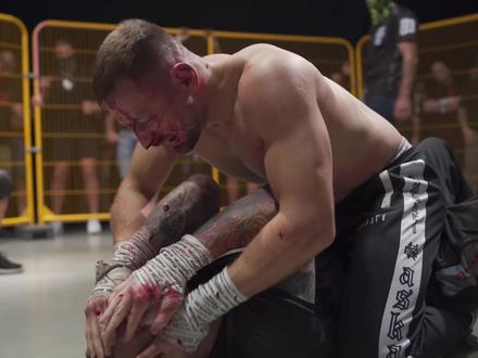 足球踢,偷桃,插眼,打后脑,瑞典无规则地下格斗KOTS20 #格斗#综合格斗#街头格斗#无规则格斗#裸拳