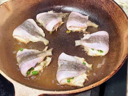 广西传统经典美食,渔船人家将葵龙鱼做成饼,凝聚了前人的智慧!#海鱼 #疍家文化 #葵龙鱼饼