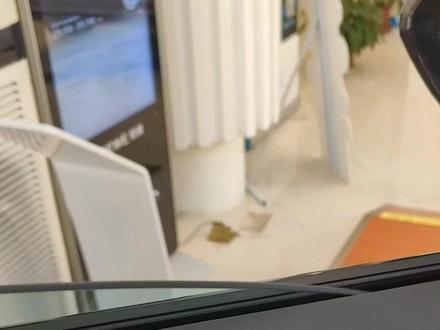 如何一键升降车窗呢?跟我来,在这里你就能学会噢!#荣威一生 #每天推荐好车