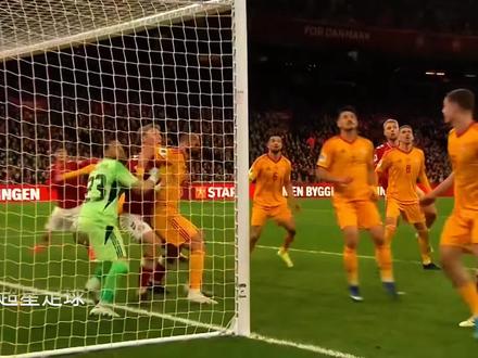 世预赛欧洲区附加赛,丹麦4:0北马其顿,埃里克森角球已越过门将即将入网,被诺尔高撞进。#埃里克森 #丹麦vs北马其顿 #足球搞笑视频 #dou来足球季