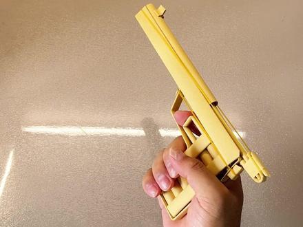 大款沙漠之鹰,能发射纸弹