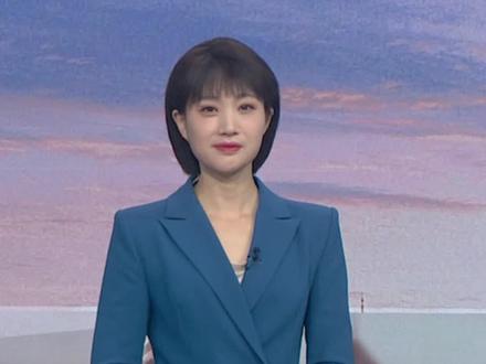 #天气冷了注意保暖 山东省气象台17日6点继续发布寒潮蓝色预警:冷空气继续影响我省。17日白天到夜间,烟台北部和威海北部天气多云间阴有小雨雪,其他地区天气晴到少云。北风,滨州、东营、潍坊、日照、半岛地区和内陆湖面5~6级阵风7~8级减弱到4~5级阵风6~7级,其他地区4级阵风5~6级减弱到3~4级。夜间最低气温:鲁西北和鲁中山区-6~-4℃,沿海地区1~4℃,其他地区-4~-2℃。最高气温:鲁中山区1℃左右,其他地区5℃左右。