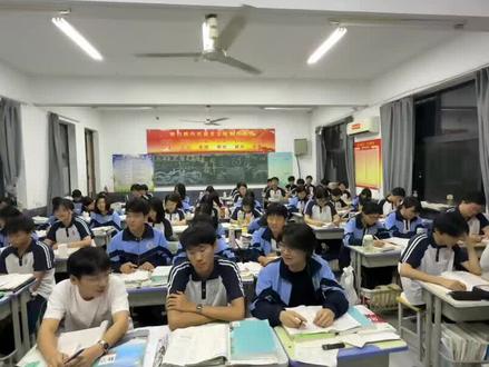高中教室限定名场面,几个脑筋急转弯活跃一个班,果然是新脑子好用,#永远相信学生的无限可能 #青春里的课堂记忆