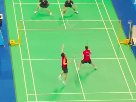 11月18日,广东,雅思组合用时29分钟拿下胜利,晋级全运会羽毛球混双总决赛,比赛中这一球的防守太逆天了!#雅思组合 #羽毛球