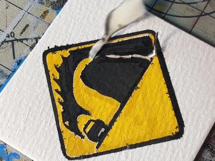 在美纹纸上画实体档案Level817:公路蠕虫 #警示牌 #怪物 #手工diy #跟着抖音学画画 #美纹纸雕刻