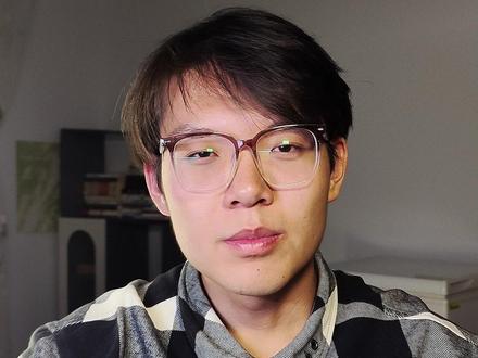 从北科大插座事件,看见社会对于女性群体的群体偏见 北科大插座事件,真正让我震惊的,不是那场考试里发生了什么,而是这件事竟然能火成这样。
一个几十人的小考场,一次偶然的性别分组,放在男生身上可能根本没人在意的事,换成女生,瞬间就炸成了全网热点。一群人急着拿这件事当证据,去审判一整个性别群体。
这本身,就是偏见存在的证明。
#女性困境 #北科大插座事件 #隐形偏见 #独立思考 #拒绝站队