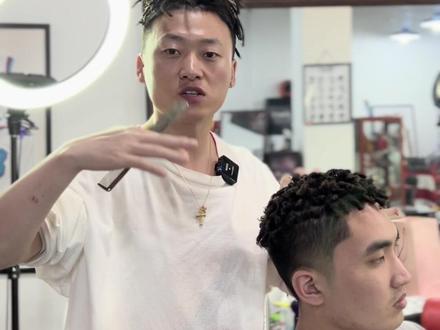 AT出你身边不会打理拉美卷的朋友,拿去学习#羊毛卷 #小技巧你学会了吗 #barber #造型