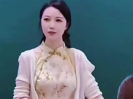 #庄众版我正年少 自习课上小男孩哼歌被老师抓包
老师让他上台唱 结果开口惊艳众人
老师:我们班卧虎藏龙 藏着个网红明星#校园好声音 #最美童声