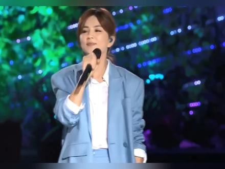 S.H.E时隔4年再次合体!Hebe演唱会惊现Ella和Selina!#SHE #Hebe #ella陈嘉桦 #selina #ella