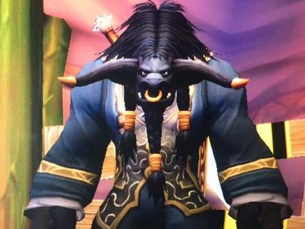 #魔兽幻化 头肩腰带隐藏,手套是垃圾粉碎者,好战者披风,武器命运附魔大地守护者之光,衣服裤子鞋在暗月马戏团兑换