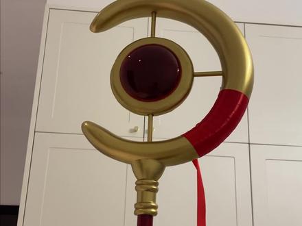 两首歌的时间手把手教你做葬送的芙莉莲法杖 咕哒子做得头昏脑胀,做个法杖调节一下哈哈,这次用了一点新的东西,开关会更便捷~时间有一点点仓促,还是有很多不足,比如灯带,下次会换冷光线或者cob灯带来试试,12v/led灯带实在是效果不行/(ㄒoㄒ)/ ps:焊接请一定注意安全!不要被烫伤了~
后面还会再做个鸟头杖,希望大家多多支持~感谢~@DOU+上热门 #葬送的芙莉莲 #芙莉莲 #cos #手工 #做手工我是认真的