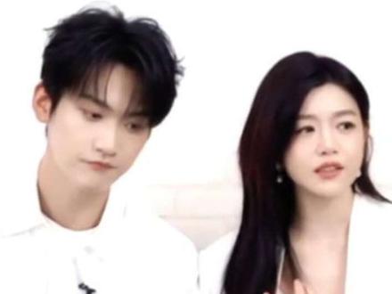 完全理解狙击蝴蝶为什么小爆了,两位的采访完全言之有物,能够理解人物才能塑造出好的角色#狙击蝴蝶 #陈妍希 #周柯宇 #妙不柯妍 #岑矜李雾