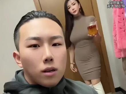 网络人物志第63期李明轩#搞笑 #人物故事 #李明轩 #二摆舞 #抽象