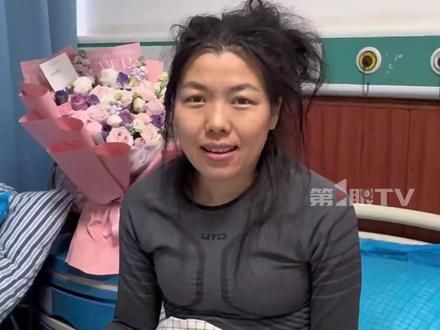 11月18日,#冷美人退赛后首次露面状态良好,荒野求生赛事方带26666+12001元奖金看望。此前,其参加荒野求生37天,因营养不良晕倒而退赛。#户外 #荒野求生