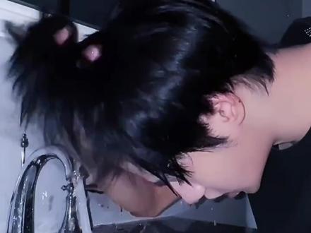 每天五个动作轻松逆袭小v脸 #瘦脸#变美变帅#高颜值@抖音小助手