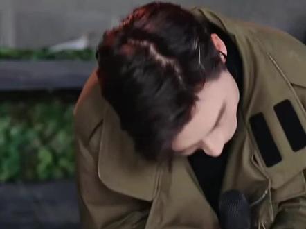 老大这表情也太逗了,不过能撒娇成这样也是进步了,女神对老大也是超宠爱啊!#爱了爱了 #快来围观 @昊文生活号🍊