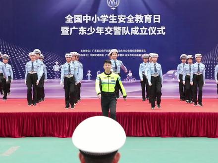 超帅手势舞交警领队版#交警 #最可爱的人 #手势舞 @汕头交警