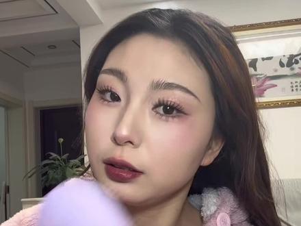 #备婚日常 #谁还没个隐藏技能 #自己化新娘妆 #秀禾造型 自己做秀禾造型,过程分享#新娘跟妆