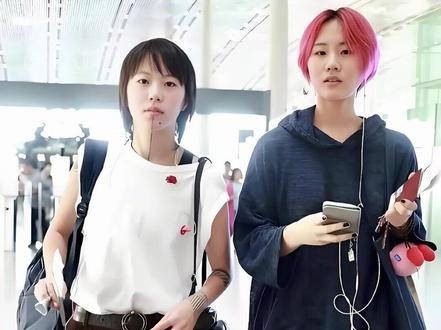 同样是窦靖童的妹妹,为何李嫣和窦佳媛活出了反差人生?一个4次兔唇手术蜕变,一个酒吧上班自力更生#窦靖童 #李嫣 #窦佳嫄 #内容启发搜索 #影娱热点团