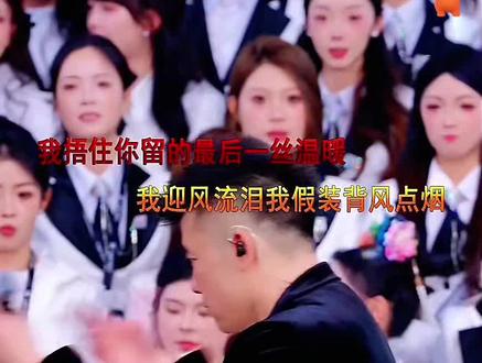 一响前奏便是乡愁🌙!陈令仪清澈嗓音唱响《在他乡》,歌声温柔治愈,唱出在外漂泊人的心酸与思念,句句皆是人间烟火。#在他乡 #治愈歌声 #陈令仪 #思乡歌曲 #上热门