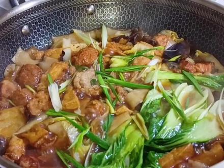 过年家里人多,一定少不了老兰州大烩菜,看着过瘾,吃着美得很