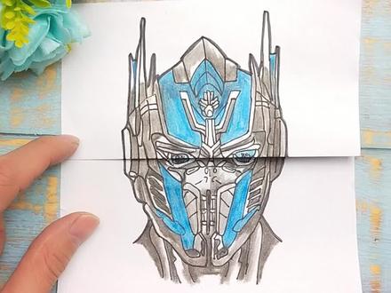一款变形金刚擎天柱搞笑卡通画,有趣手绘打开后,擎天柱变帅气了