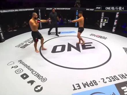 #李胜龙vs阿巴索夫 李胜龙第一回合差点被一波带走 最后化险为夷 夺得金腰带 成为双冠王#天下手游 #天下周年庆