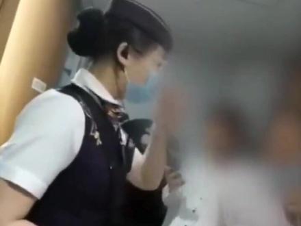 高铁上抽烟,🚬半年不准坐高铁!#安全出行 #交通安全