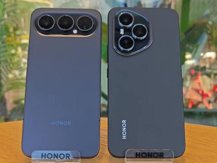 荣耀500Vs荣耀400,极限二选一 🔥 荣耀500即将炸场!2亿像素+骁龙8至尊芯片,这才是荣耀500该有的样子!
别急着划走!重点来了—— 2亿像素超清主摄 + 长焦,拍月亮、拍远景,连睫毛根根分明!比上一代400系列清晰度直接翻倍,发朋友圈秒获99+赞!”
“性能党狂喜! 骁龙8 至尊旗舰芯 加持,原神、王者满帧运行,团战丝滑不卡顿~对比400系列,加载速度快到让对手怀疑人生!”
“续航焦虑?不存在的! 8000mAh超大电池 + 80W超级快充,早上刷牙时间充一半,通勤追剧用到天黑!再也不用到处借充电宝啦~”
#荣耀500 #肖战粉丝小飞侠 #极限二选一 #荣耀