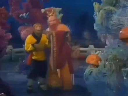 西游记拍摄内幕,龙王宫
虽然当时科技不发达#但是用心,从而成为精典,无人超越#怀旧经典影视