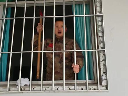 当你因为某种原因被困防盗窗时,或许这个方法能帮助大家自救!#消防安全 #安全知识 #自救 #自救小技巧 #凯顺消防