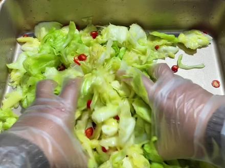 这个季节的包菜做成开胃小菜腌酸包菜,酸辣脆爽,泡一晚上就能吃 #下饭菜
