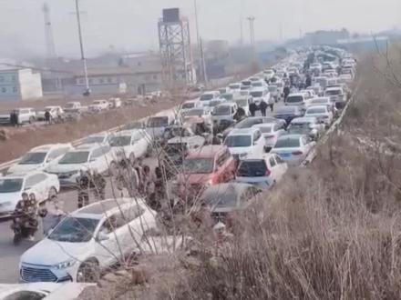 红石崖线下人流大毛洋洋被约谈 红石崖直播摔跤暂停