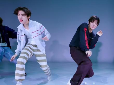 回归大爆!CORTIS《REDRED》舞台一键换装 #CORTIS #CORTIS进行曲 #REDRED #了不起的混剪团 #kpop舞台直拍
