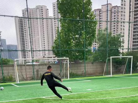 主题:凌空射门技术讲解
青岛沐霖成人足球训练营
训练时间:每周二、周四、周五、周日
专业指导,价格优惠,欢迎各位球星加入
#真实生活分享计划 #专业足球门 #足球过杆 #足球技术特训 #记得关注再走