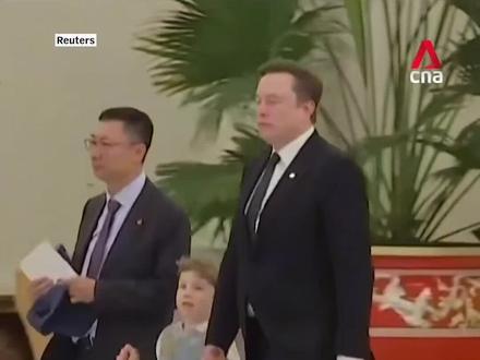 马斯克为什么走到哪都带着小儿子?或许是为了弥补缺失的爱。#育儿经验和教育方法 #创作者中心 #创作灵感