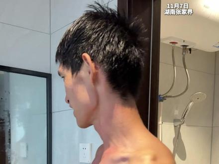 “张家界七星山”荒野求生挑战赛“荒野特种兵”曾承诺30天期满退赛说到做到 接受风芒新闻记者冻静娇专访 “30天瘦28斤仍能做30个俯卧撑!” 与家人北京团聚 希望能考编进警队 #张家界七星山 #荒野求生 #特种兵 @娇娇