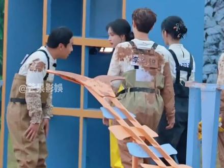 表面看着在避嫌,实际小互动也不少呢,只是被节目给剪没了吧!!#孟子义#李昀锐#cp#昀牵孟绕#综艺