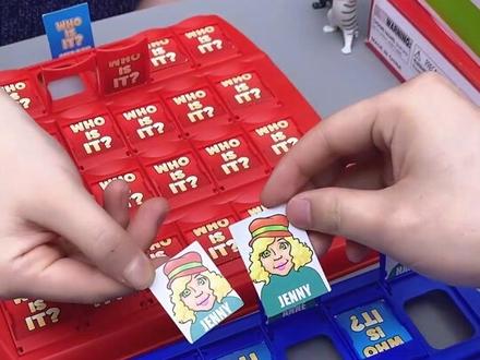 网红玩具猜猜我是谁,看谁能最短时间猜到对方的卡片人物#益智玩具#亲子玩具#猜猜我是谁