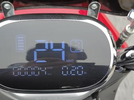 雅迪冠能版M6道路自充电测试实况,测试中下坡路段30码以内刹车、减速时电机反充自充电量达到0.20Ah以上……