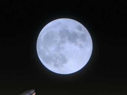 亚刻奥特曼。皓月装甲初次变身和战斗