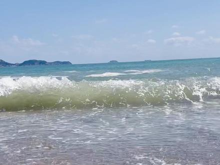 国庆去不了巴厘岛,那就在这看海与风眠,听潮抚细沙…🌊 #大海的味道 #蓝色治愈系 #阳光沙滩海浪