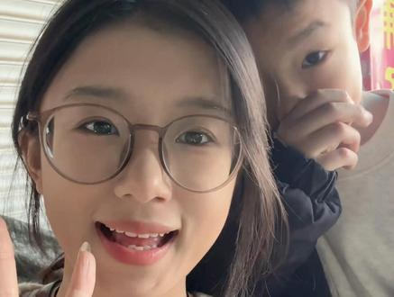 当我每天都唱“姐姐平时都化这么浓的妆吗”..../