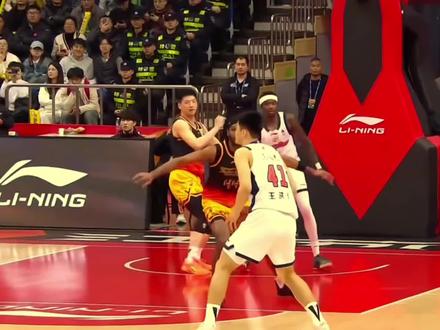 庞峥麟,燃爆全场,全场23分7助攻,带领江苏爆冷击败广东宏远,关键时刻助攻队长吴羽佳准绝杀#庞峥麟#江苏肯帝亚#cba热门 #广东宏远