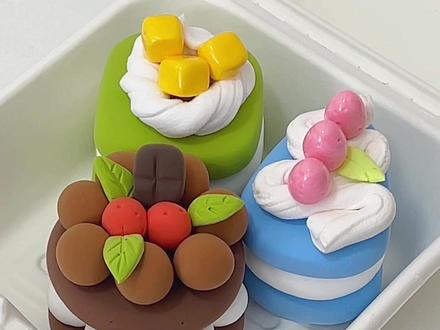 用粘土做几个小蛋糕🍰还能当冰箱贴❗️这看起来很好吃😋 #手工diy #石塑粘土 #手工制作 #冰箱贴 #我在家里搞创作