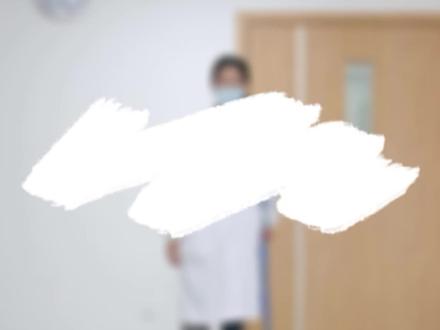 你知道怎么正确使用单拐行走吗?#医学科普 #科普健康知识 #拄拐 @抖音小助手