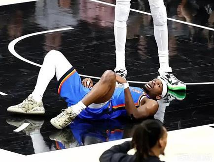 裁判再度抢戏 #NBA #西部决赛天王山 #雷霆VS马刺 #裁判 #精选视频