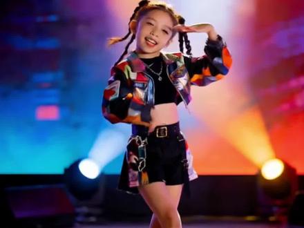 库里库里舞蹈AI学习视频打卡📸 零基础也能轻松拿捏的快乐舞步~
#库里之歌 #舞蹈学习打卡 #全网都在跳库里舞