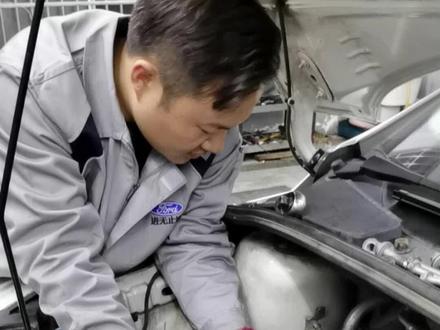 新福克斯1.0T故障灯维修案例,故障码报P0012/0243,1.0T车主看了这个视频很有帮助的,同行遇到这个问题也可以速度解决。#汽车知识 #汽车维修技术 #福特