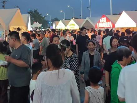 通州次渠 夏日烟火 北京夜市 小吃很多
还有各种手工艺摊
音乐节
孩子游乐园
很热闹
车好停
大家有时间可以来
最近一直开
地址:通州演亦市集(近次渠北地铁站)
——小马创业笔记